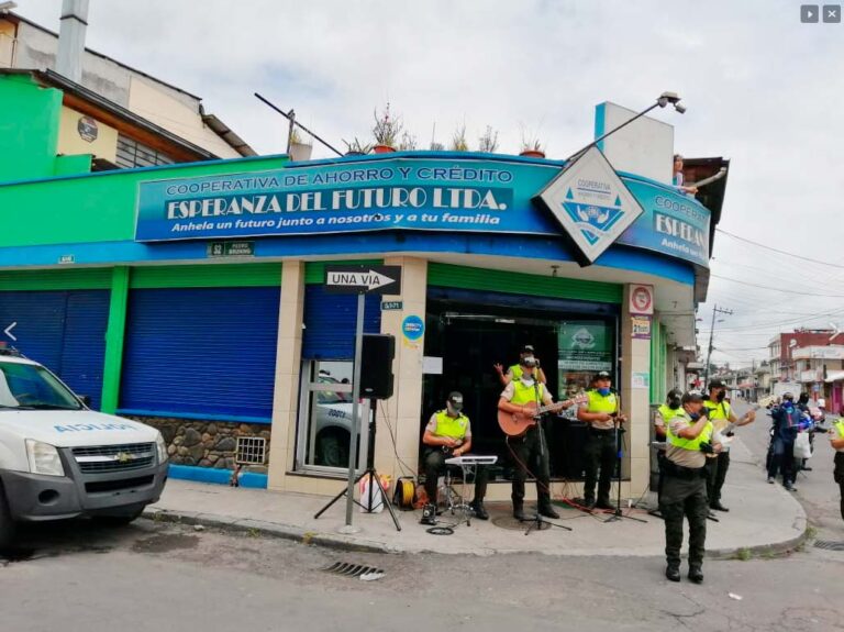 LA COAC ESPERANZA DEL FUTURO Y LA POLICIA NACIONAL, POR UN FIN COMUN LA GENTE.